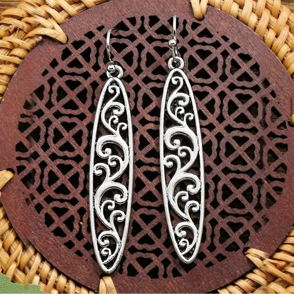 ⭐️ 5 for $25 Vintage Style Silver Tone Hoop Earrings